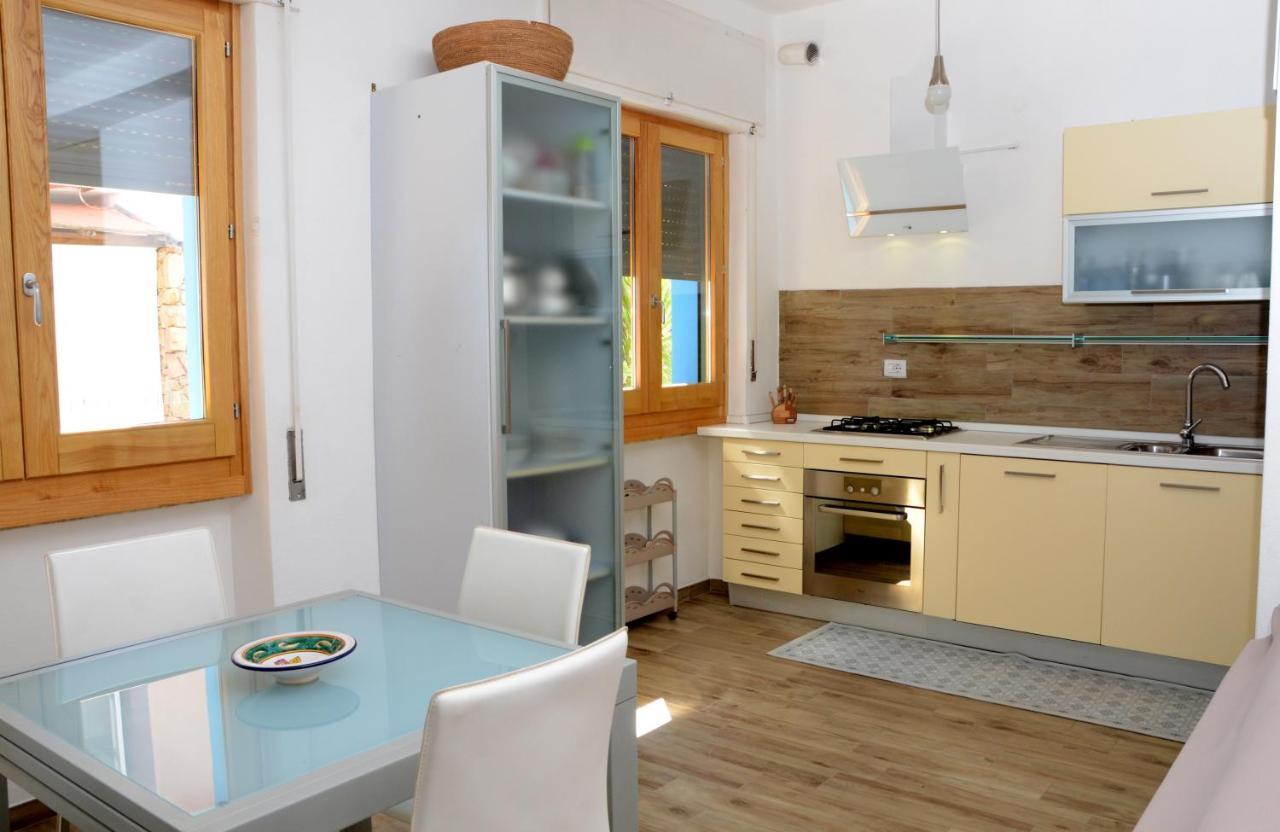 Apartments Villa Corrias Cala Liberotto Eksteriør billede